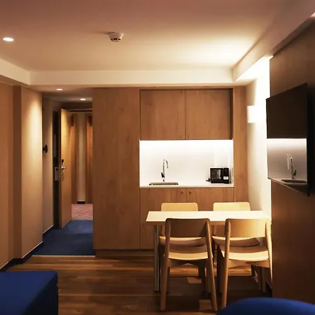 Express&suites - Real By Ihg 3*