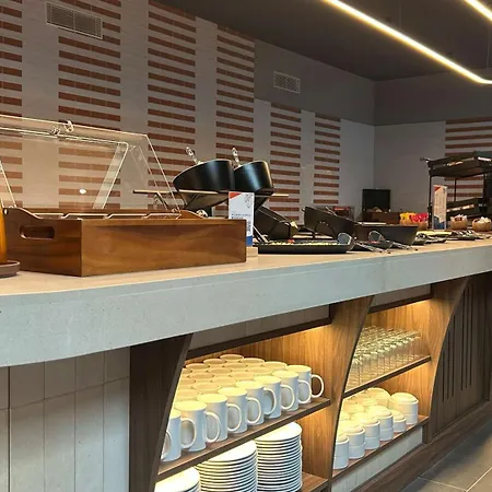 Hotel Express&suites - Real By Ihg 3*